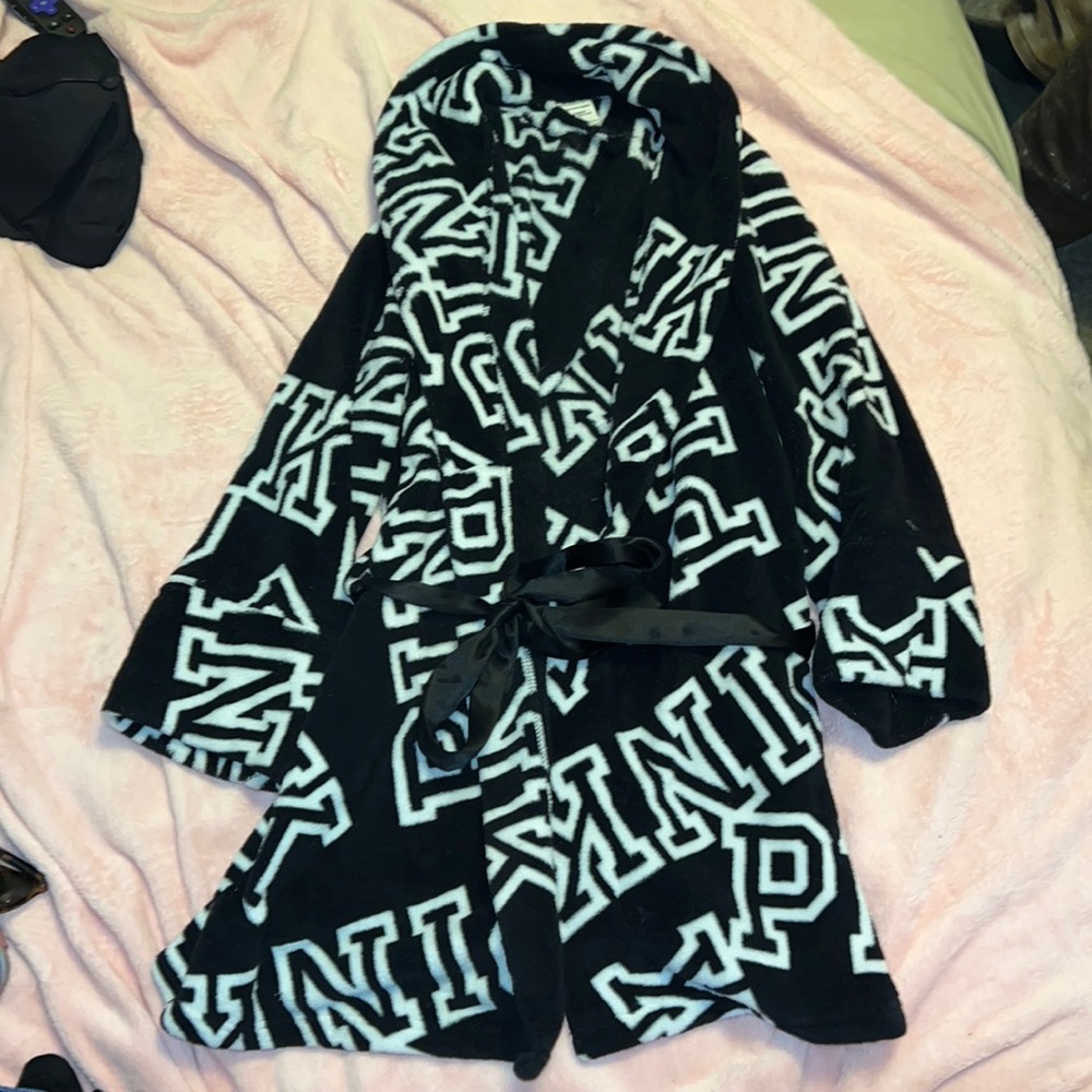 Pink bath robe never worn